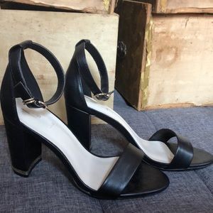 Aldo black heels with gold details